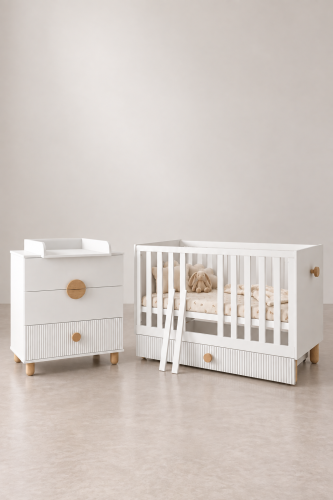 Babyzimmer Set 2-teilig mit Babybett 120x60 cm und Wickelkommode – Bebella Weiss