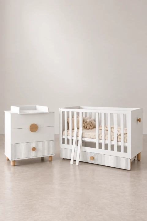 Babyzimmer Set 2-teilig mit Babybett 120x60 cm und Wickelkommode – Bebella Weiss